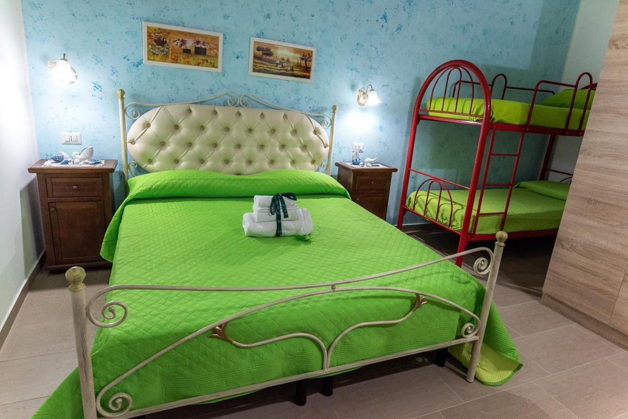 Bed and Breakfast La Scalinata Марина-ди-Манкаверса Экстерьер фото